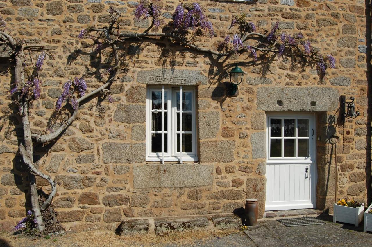 Le Pont St Michel Bed and Breakfast Maen Roch Exterior foto